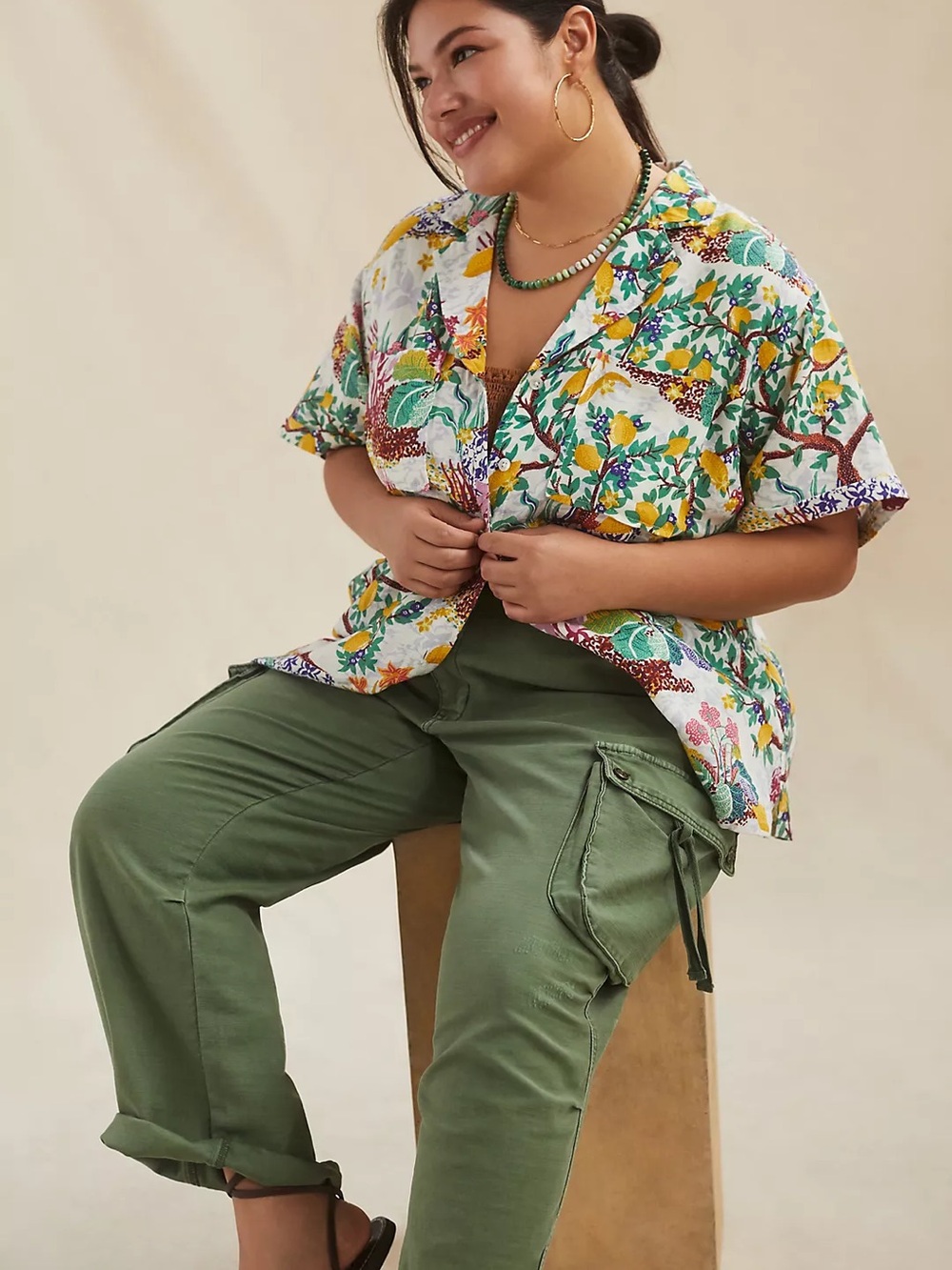 Maeve - Women's Linen Button-Up Shirt in Multicolor Tropical Print